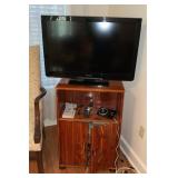 Panasonic 32 inch TV with cedar stand lot