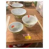 4ct Vintage Pyrex Bowls