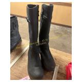 Womens Lodge Boots Size 11 (Eddie Bauer)