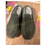 Womens Easy Spirit 8M Slip On Walking Sneakers