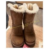 UGG Size 8 Bailey Bow ll Boots Sheepskin Lined