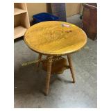 Round parlor table
