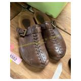 Sofft Womens 8.5 Branwen Brown Clogs