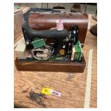Vintage Singer Sewing Machine w/Cover