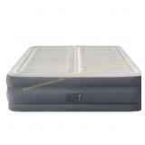 22" King Air Mattress w/Built-In Pump