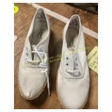 Size 6 Grasshopper Lace Up Sneakers