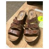 Clarks 8M Leisa Cacti Q Triple Slide Sandals