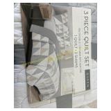3 Pc Generic Reversible Patchwork Quilt Set, Queen 3 Pc Generic Reversible Patchwork Quilt Set, Queen