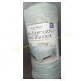 Berkshire Twin Down Alternative Blanket, Green Berkshire Twin Down Alternative Blanket, Green