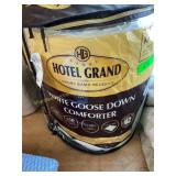Hotel Grand white goose down comforter (king size)
