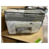 Jennifer Adam s Queen size comforter set