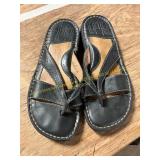 Women s Born Size 7/38 Black Leather Sandals