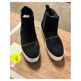 Steve Madden Size 9M Suede Wedge Sneaker