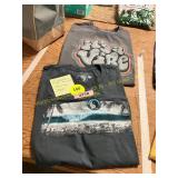 2ct Graphic T s Size XL(Hawaii + It s A Vibe)