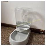 Small Gravity Cat & Dog Waterer - Boots & B