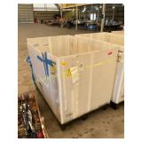 Plastic tote and pallet