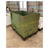 Plastic pallet with cardboard tote