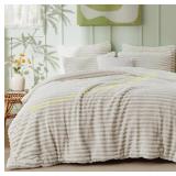 Frye 3 piece comforter set Queen