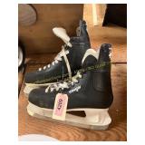 Cougar Ice Skates Size Unknown