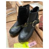 9.5 Born Cille Block Heel Ankle Boots