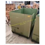 Cardboard tote and plastic pallet