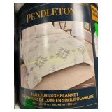 Pendleton faux fur luxe blanket 98x92in
