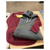 2ct Women s Lg Sweatshirts