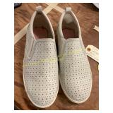 Taos Court Leather Slip Ons Size 9
