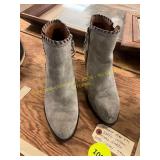 Women s Size 8M Sofft Wilton Suede Ankle Boots