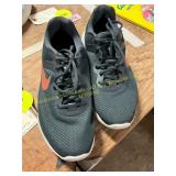 Size 9 Nike Revolution 6 Next Nature Running Shoes