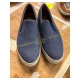 Women s Size 9 Cougar Slip On Sneakers