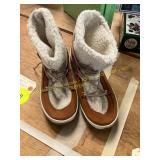 Size 8 London Fog Chelsea Winter Boots