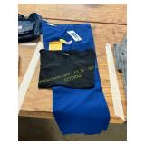 Women s Size 10 Crop Pants, M Black T-shirt