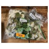 Artificial plants, Mirrored chicken