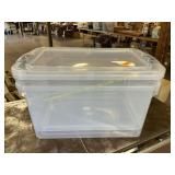 Plastic totes with lids
