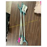 Plastic Grabbers 3-ct