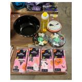 Halloween Printed Candy Bowl, Assorted paper table