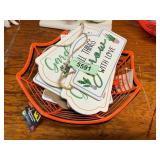 Orange Spiderweb Bwls w/ Wall Signs