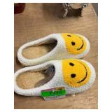 Ladies Plush Slippers Sz 5-6