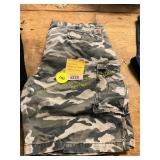 Men s Size 44 Carhartt Rugged Cargo Camo Shorts