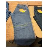 Men s Wrangler 34x30 Relaxed Fit Jeans