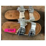 Sandals size m