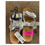 Sandals size m