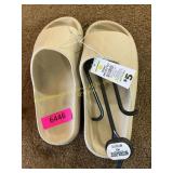 Sandals size m