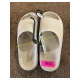 Sandals size m