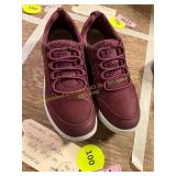 Womens Size 8 Clarks Adella Slip On Sneakers