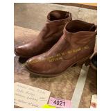 Womens 8.5M Soft Aisley Western Booties