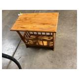 End Table/ magazine rack