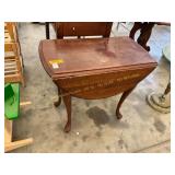 Drop leaf end table