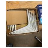 Leviton Porcelain Lampholder & 10ct Brackets